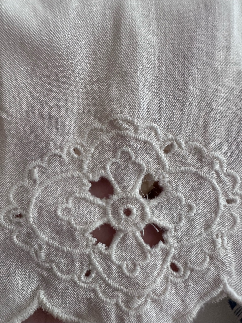 LC Lauren Conrad Cream Eyelet Flutter Sleeve Blouse - Picture 3 of 6